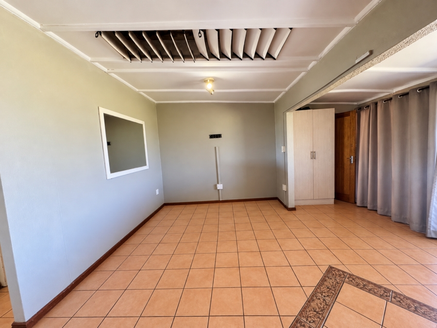 To Let 4 Bedroom Property for Rent in Harbour Island Western Cape